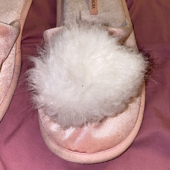 Victoria’s Secret fluffy slippers - Picture 3 of 9